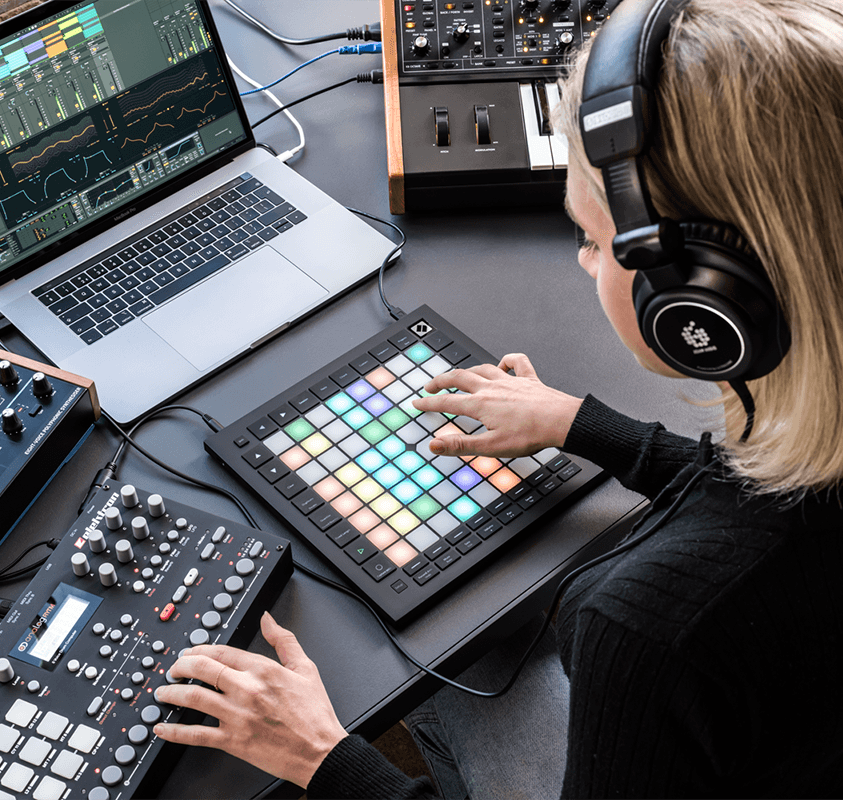 Novation Launchpad Pro MK3 64-pad grid midi controller - Image 8