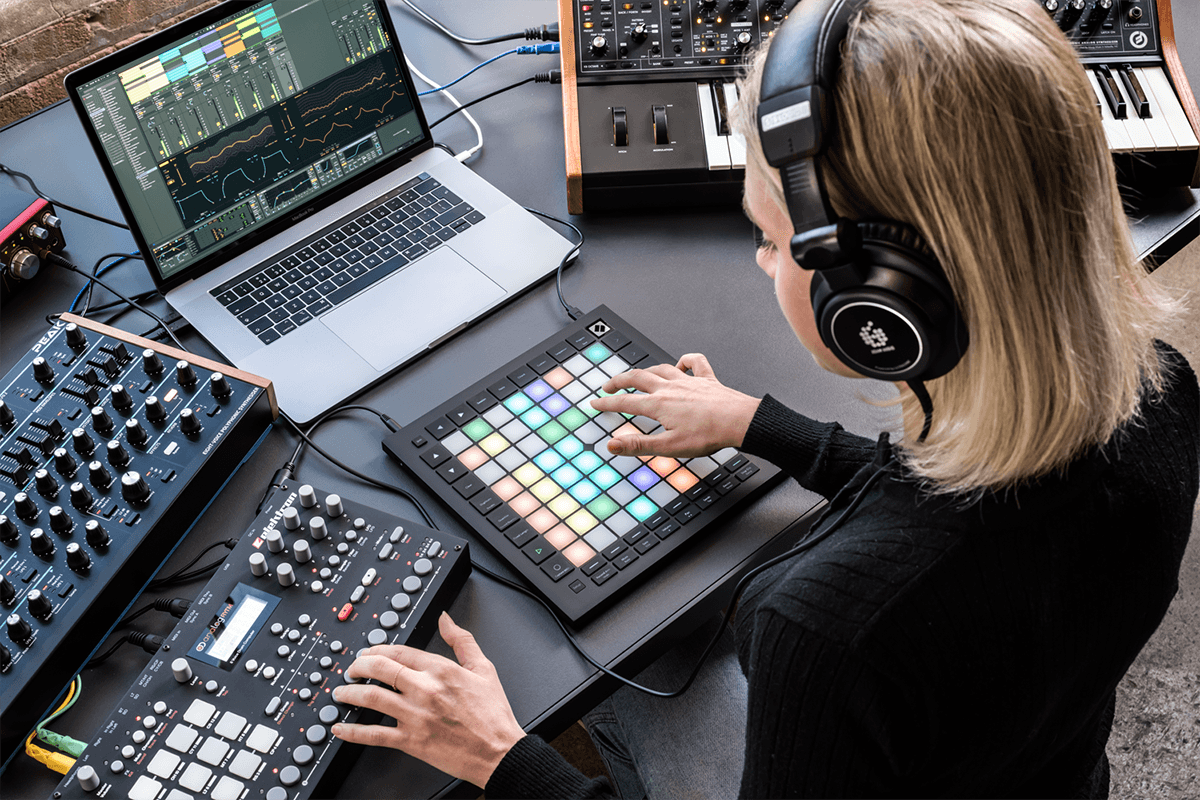 Novation Launchpad Pro MK3 64-pad grid midi controller - Image 8