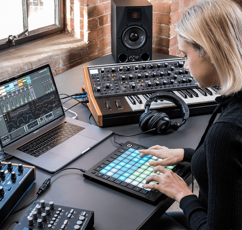 Novation Launchpad Pro MK3 64-pad grid midi controller - Image 9