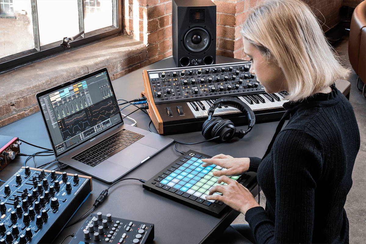 Novation Launchpad Pro MK3 64-pad grid midi controller - Image 9